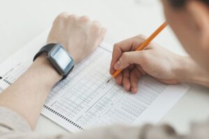 Jak efektivně rozvrhnout čas při přípravě na zkoušky díky domácím úkolům